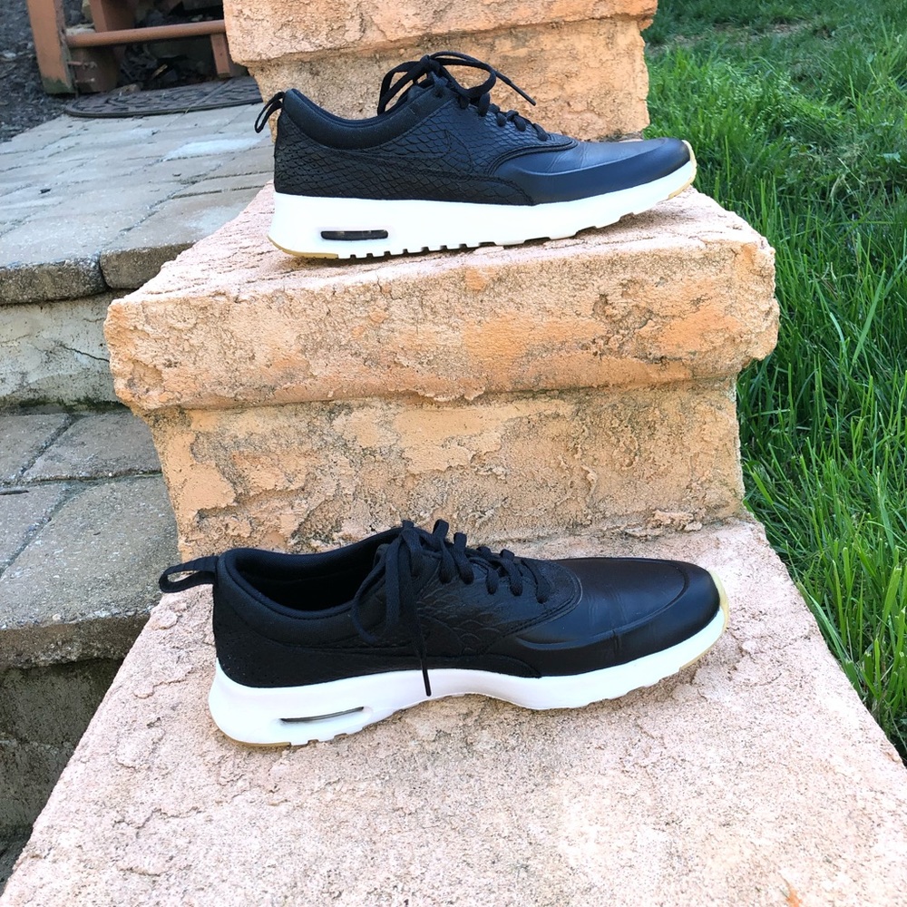 NIKE THEA AIRMAX